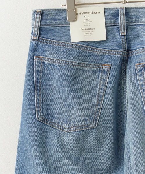Calvin Klein（カルバン・クライン）の「Calvin Klein/カルバンクライン BAGGY HAPPER BLUE JEAN ブランドタグ バギーデニムパンツ 2026年春夏（デニムパンツ・メンズ・ライトブルー・32inch/30inch/28inch）」の3枚目の写真
