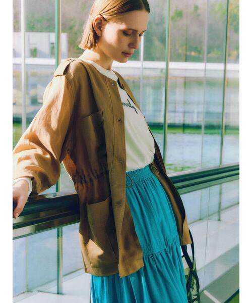 Te chichi(テチチ)の「ノーカラーサファリジャケット《2026 spring catalog item》(ノーカラージャケット・レディース・ベージュ/ネイビー/ブラウン・F)」の5枚目の写真