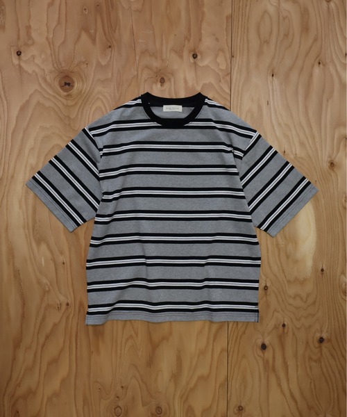 many men many mind(メニーメンメニーマインド)の「MANYMENMANYMINDS / マルチボーダー半袖Tシャツ(Tシャツ/カットソー・メンズ・グレー/チャコールグレー/ホワイト・LARGE/X-LARGE/MEDIUM)」の3枚目の写真