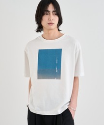 SINSS（シンス）の「Graphic compact T-shirt / グラフィックコンパクトTシャツ（Tシャツ/カットソー）」