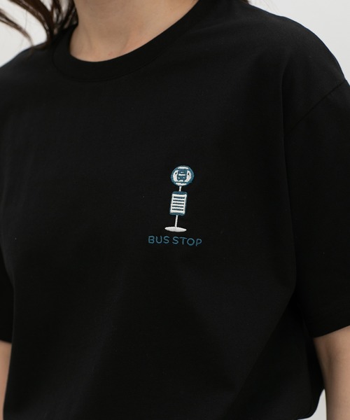 Honeys(ハニーズ)の「【UVカット】半袖モチーフ刺繍Tシャツ(Tシャツ/カットソー・レディース・オレンジ/ミント/グレイッシュベージュ/ブラック/オフホワイト・L/M/S)」の1枚目の写真
