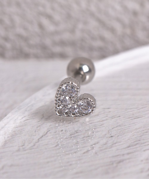 Peony(ピオニー)の「【Peony/ピオニー】片耳用 ハートモチーフラインストーンピアス【アレルギー対応】(片耳用)(ピアス(片耳用)・レディース・シルバー/ゴールド・FREE)」の5枚目の写真