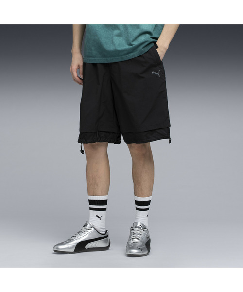 PUMA（プーマ）の「PUMA プーマ メンズ ムーズイン ネイチャー ウーブン ショーツ（その他パンツ・メンズ・ブラック×レッド・X-LARGE/XX-LARGE/SMALL/MEDIUM/LARGE）」の2枚目の写真