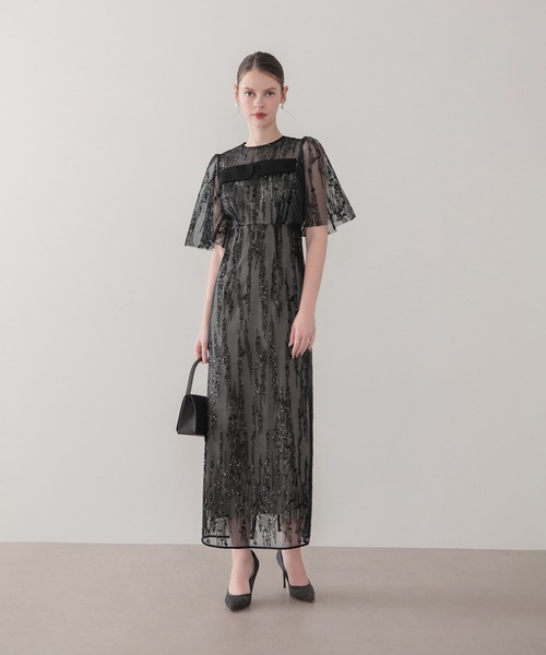 Leja（レジャ）の「【LEJA】デコルテデザインフレアスリーブスパンコールIラインワンピースドレス美脚効果結婚式 パーティードレス 成人式 二次会 同窓会 お呼ばれ オケージョン 20代 30代（ドレス・レディース・ブラック/グレー・SMALL/MEDIUM）」の2枚目の写真