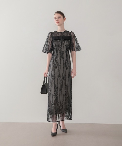 Leja（レジャ）の「【LEJA】デコルテデザインフレアスリーブスパンコールIラインワンピースドレス美脚効果結婚式 パーティードレス 成人式 二次会 同窓会 お呼ばれ オケージョン 20代 30代（ドレス・レディース・ブラック/グレー・SMALL/MEDIUM）」の5枚目の写真