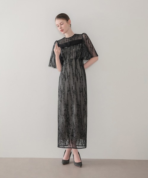 Leja（レジャ）の「【LEJA】デコルテデザインフレアスリーブスパンコールIラインワンピースドレス美脚効果結婚式 パーティードレス 成人式 二次会 同窓会 お呼ばれ オケージョン 20代 30代（ドレス・レディース・ブラック/グレー・SMALL/MEDIUM）」の4枚目の写真