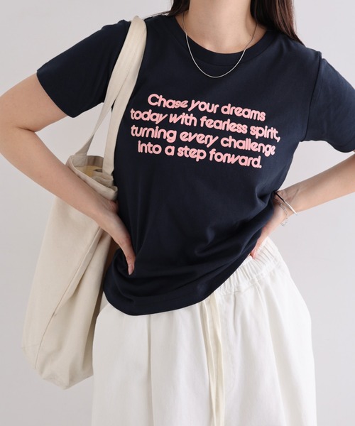 andme(アンドミー)の「フロッキーロゴプリント半袖Tシャツ(Tシャツ/カットソー・レディース・オフホワイト/キナリ/スミクロ/ネイビー・FREE)」の4枚目の写真