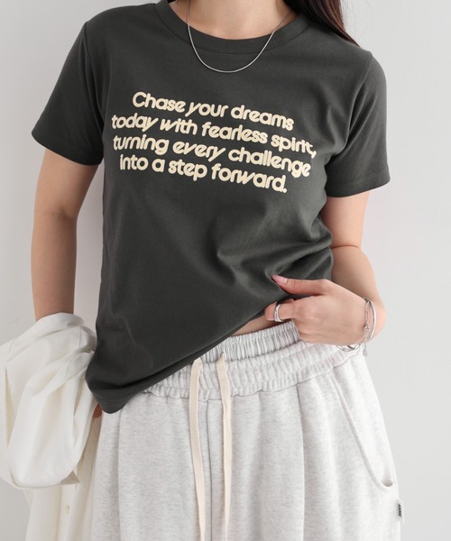andme(アンドミー)の「フロッキーロゴプリント半袖Tシャツ(Tシャツ/カットソー・レディース・オフホワイト/キナリ/スミクロ/ネイビー・FREE)」の3枚目の写真