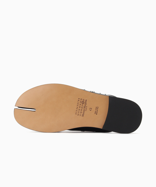 Maison Margiela（メゾンマルジェラ）の「MAISON MARGIELA(メゾン マルジェラ) Tabi Cross Sandals（サンダル・メンズ・ブラック・43/42/41）」の4枚目の写真