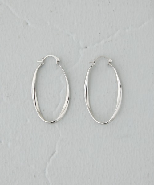 AZUL by moussy(アズールバイマウジー)の「オーバルフープピアス(ピアス(両耳用)・レディース・シルバー/ゴールド系その他・FREE)」の2枚目の写真