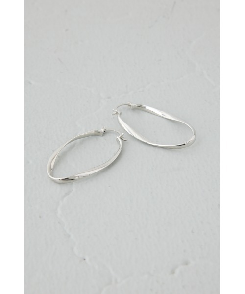 AZUL by moussy(アズールバイマウジー)の「オーバルフープピアス(ピアス(両耳用)・レディース・シルバー/ゴールド系その他・FREE)」の5枚目の写真