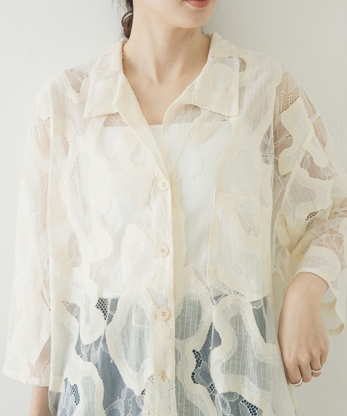 URBAN RESEARCH（アーバンリサーチ）の「ESTHE　OVERSIZED SHEER LACE SHIRTS（シャツ/ブラウス・レディース・オフホワイト/ブラウン・SMALL）」の3枚目の写真