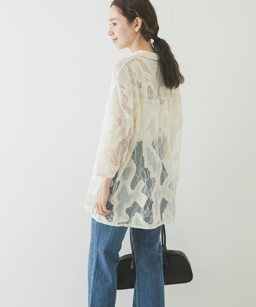 URBAN RESEARCH（アーバンリサーチ）の「ESTHE　OVERSIZED SHEER LACE SHIRTS（シャツ/ブラウス・レディース・オフホワイト/ブラウン・SMALL）」の5枚目の写真