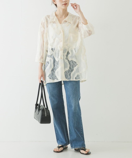URBAN RESEARCH（アーバンリサーチ）の「ESTHE　OVERSIZED SHEER LACE SHIRTS（シャツ/ブラウス・レディース・オフホワイト/ブラウン・SMALL）」の6枚目の写真