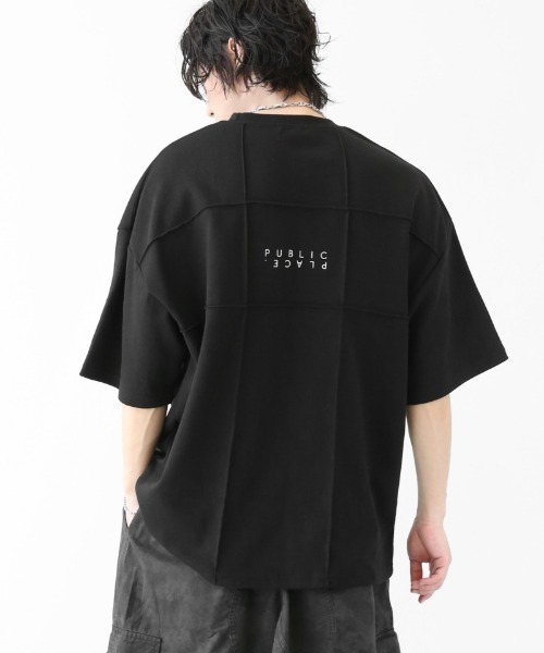 minsobi(ミンソビ)の「PUBLIC PLACE ロゴ パネル切替 ビッグシルエット半袖Tシャツ ユニセックス(Tシャツ/カットソー・メンズ・ブラック・FREE)」の1枚目の写真