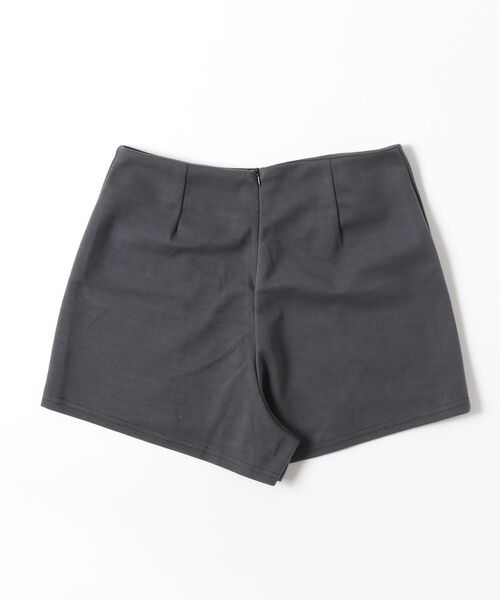 Vini(ヴィニ)の「美脚シルエット ハイウエストショートパンツ(その他パンツ・レディース・グレー/ブラック・MEDIUM)」の3枚目の写真