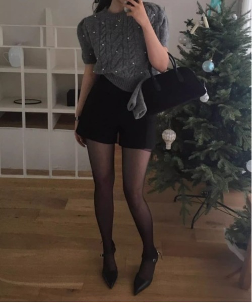 Vini(ヴィニ)の「美脚シルエット ハイウエストショートパンツ(その他パンツ・レディース・グレー/ブラック・MEDIUM)」の6枚目の写真