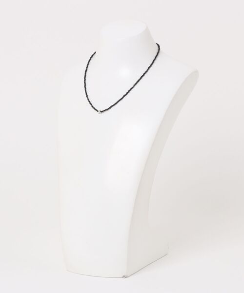 anuke(アンヌーク)の「anuke Color Stone Necklace(ネックレス・レディース・ブラック/オフホワイト・FREE)」の4枚目の写真