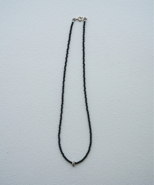 anuke(アンヌーク)の「anuke Color Stone Necklace(ネックレス・レディース・ブラック/オフホワイト・FREE)」の2枚目の写真