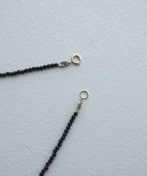 anuke(アンヌーク)の「anuke Color Stone Necklace(ネックレス・レディース・ブラック/オフホワイト・FREE)」の7枚目の写真