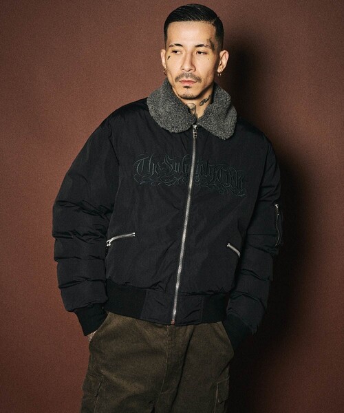 Subciety(サブサエティ)の「Nylon bomber jkt(ミリタリージャケット・メンズ・グレイッシュベージュ/ブラック・SMALL/MEDIUM/LARGE/X-LARGE)」の5枚目の写真