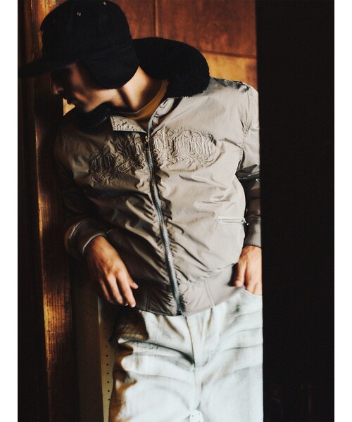 Subciety(サブサエティ)の「Nylon bomber jkt(ミリタリージャケット・メンズ・グレイッシュベージュ/ブラック・SMALL/MEDIUM/LARGE/X-LARGE)」の21枚目の写真