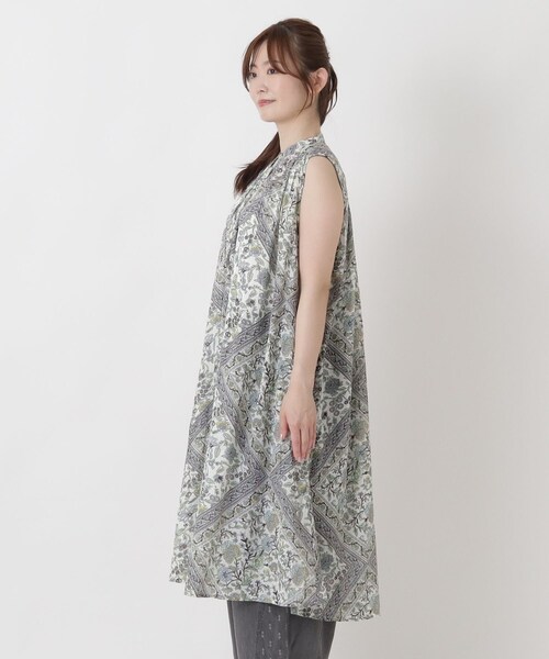 one'sterrace（ワンズテラス）の「リゾート フレームフラワー柄ワンピース（ワンピース・レディース・ブルー系その他7/イエロー系8/グレー系4・02）」の15枚目の写真