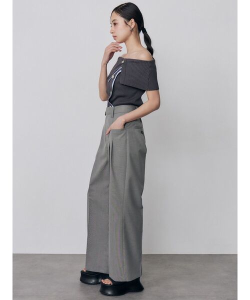 MURUA(ムルーア)の「【セットアップ対応】タックワイドパンツ 夏服(スラックス・レディース・アイボリー/グレー/モカ・1/2)」の5枚目の写真