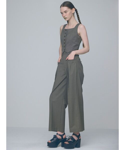 MURUA(ムルーア)の「【セットアップ対応】タックワイドパンツ 夏服(スラックス・レディース・アイボリー/グレー/モカ・1/2)」の8枚目の写真