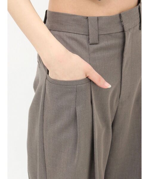 MURUA(ムルーア)の「【セットアップ対応】タックワイドパンツ 夏服(スラックス・レディース・アイボリー/グレー/モカ・1/2)」の20枚目の写真
