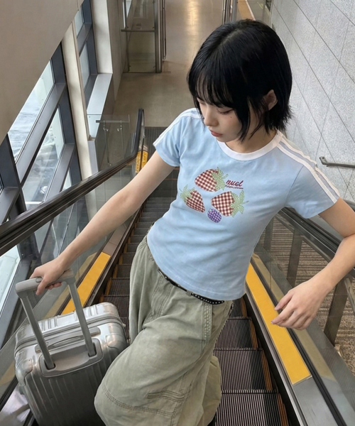 NOTUSUAL(ノットユージュアル)の「チェックストロベリーセミクロップ半袖Tシャツ6色(Tシャツ/カットソー・レディース・ピンク/ネイビー/ブラウン/ホワイト×グリーン/ホワイト×ブラック/スカイブルー・1(S))」の17枚目の写真