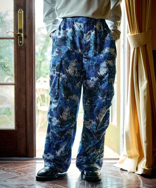 CASPER JOHN(キャスパージョン)の「Splat cargo pants/スプラットカーゴパンツ(カーゴパンツ・メンズ・ブルー/レッド・MEDIUM/LARGE/SMALL/X-SMALL)」の8枚目の写真