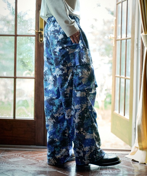 CASPER JOHN(キャスパージョン)の「Splat cargo pants/スプラットカーゴパンツ(カーゴパンツ・メンズ・ブルー/レッド・MEDIUM/LARGE/SMALL/X-SMALL)」の9枚目の写真