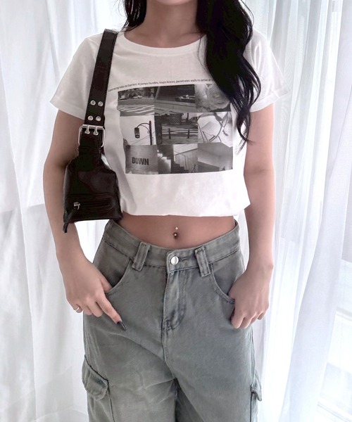 fiere(フィエール)の「フォト×モノクロデザインプリントショート丈半袖Tシャツ(Tシャツ/カットソー・レディース・ホワイト・WM)」の6枚目の写真