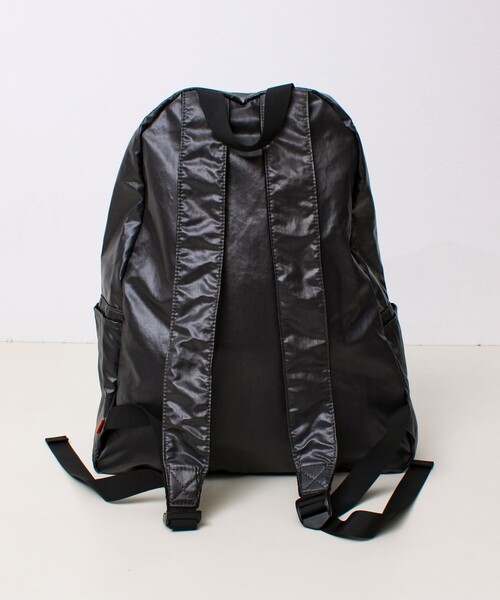 UNIVERSAL OVERALL(ユニバーサルオーバーオール)の「【UNIVERSAL OVERALL】Surplus ANYTIME daily rucksack(バックパック/リュック・メンズ・チャコールグレー/ダークカーキ・FREE)」の6枚目の写真