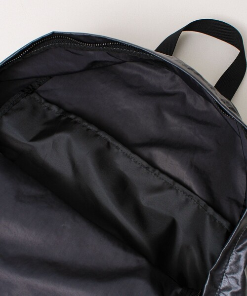 UNIVERSAL OVERALL(ユニバーサルオーバーオール)の「【UNIVERSAL OVERALL】Surplus ANYTIME daily rucksack(バックパック/リュック・メンズ・チャコールグレー/ダークカーキ・FREE)」の11枚目の写真