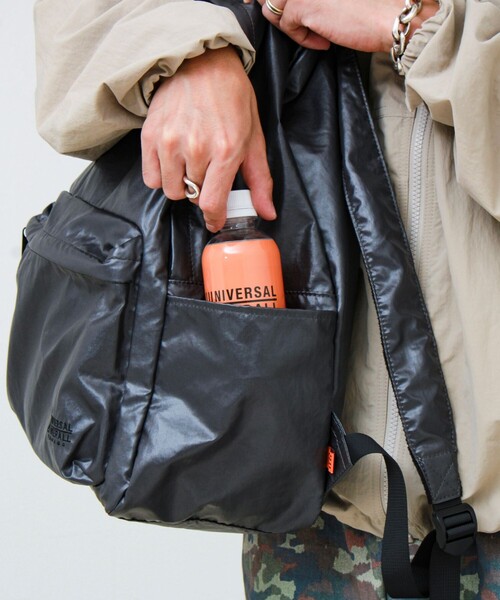 UNIVERSAL OVERALL(ユニバーサルオーバーオール)の「【UNIVERSAL OVERALL】Surplus ANYTIME daily rucksack(バックパック/リュック・メンズ・チャコールグレー/ダークカーキ・FREE)」の16枚目の写真