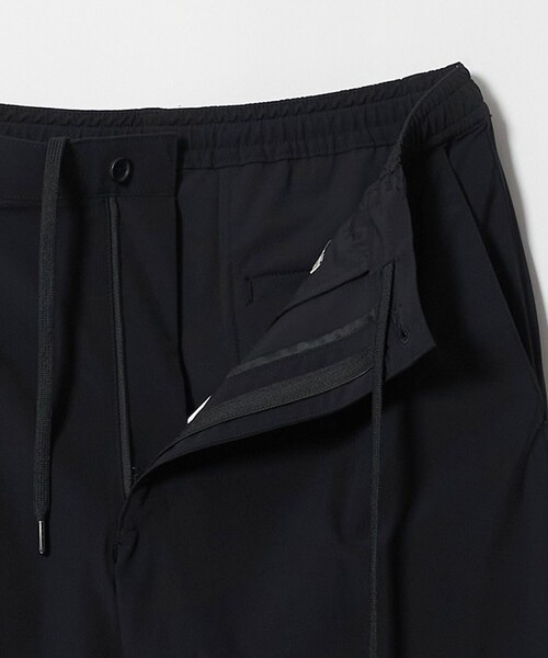 UNITED ARROWS(ユナイテッドアローズ)の「ナイロン/ポリウレタン エコニール 1プリーツ ハーフギャザー イージーパンツ タテヨコストレッチ(その他パンツ・メンズ・ブラック/モカ・M/XL/S/L)」の4枚目の写真