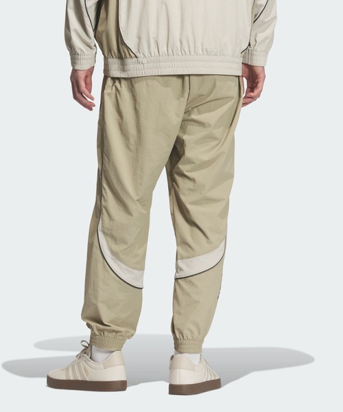 adidas(アディダス)の「ブランドラブ ルーズフィット ライトウーブン フルレングス エラスティックカフ パンツ / アディダス adidas(スウェットパンツ・メンズ・ベージュ系その他・3XL/XX-LARGE/X-LARGE/SMALL/MEDIUM/LARGE/X-SMALL)」の2枚目の写真