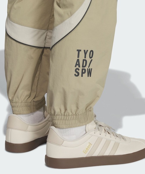 adidas(アディダス)の「ブランドラブ ルーズフィット ライトウーブン フルレングス エラスティックカフ パンツ / アディダス adidas(スウェットパンツ・メンズ・ベージュ系その他・3XL/XX-LARGE/X-LARGE/SMALL/MEDIUM/LARGE/X-SMALL)」の4枚目の写真