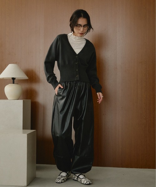 ORDENA(オルディナ)の「シアーニュアンスボトルネックカットソー(Tシャツ/カットソー・レディース・ブラック/アイボリー/バーガンディー・FREE)」の9枚目の写真