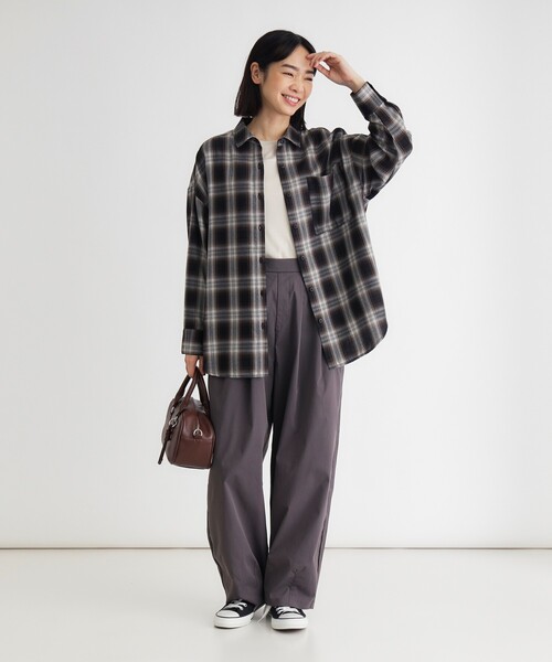 HONEYSUCKLE ROSE(ハニーサックルローズ)の「タックボリュームパンツ(その他パンツ・レディース・ライトグレー/ブラック/グレー・04/05)」の4枚目の写真