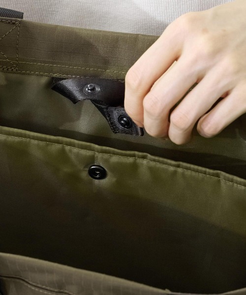 ROOTOTE(ルートート)の「ルートート / A4 PC収納 トートバッグ 3WAY 撥水 軽量 通勤 通学 SC.アーキャトルワイド.リップストップ-A(ショルダーバッグ・レディース・チャコールグレー/ブラウン/カーキ/ブラック・FREE)」の12枚目の写真
