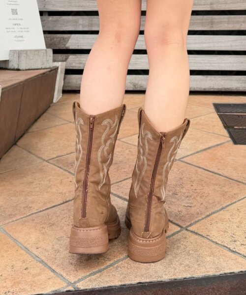 w closet(ダブルクローゼット)の「ウエスタンボリュームブーツ(ブーツ・レディース・キャメル/ブラウン・MEDIUM/LARGE)」の8枚目の写真