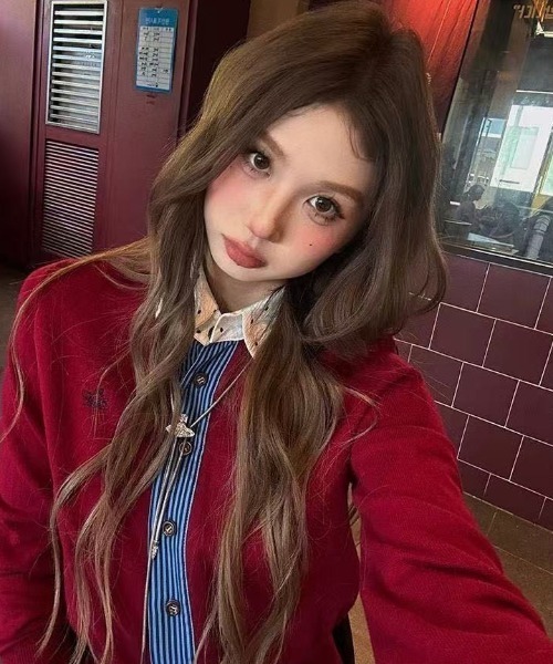 AVYL(アヴィル)の「ドット襟×デニムドッキング Vネックニットカーディガン(ニット/セーター・レディース・レッド/グレー・M)」の7枚目の写真