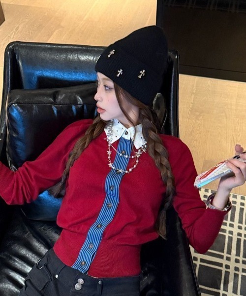 AVYL(アヴィル)の「ドット襟×デニムドッキング Vネックニットカーディガン(ニット/セーター・レディース・レッド/グレー・M)」の8枚目の写真