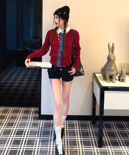 AVYL(アヴィル)の「ドット襟×デニムドッキング Vネックニットカーディガン(ニット/セーター・レディース・レッド/グレー・M)」の9枚目の写真