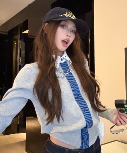 AVYL(アヴィル)の「ドット襟×デニムドッキング Vネックニットカーディガン(ニット/セーター・レディース・レッド/グレー・M)」の17枚目の写真