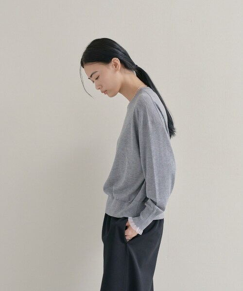 cloenc（クロエンス）の「【WEB限定カラーあり】Relaxy Rich シルクカシミヤ混 クルーニット（ニット/セーター・レディース・ピンク/サックスブルー/ブラウン系8/ライトグレー系8/オリーブ/ワインレッド/ライトイエロー系/ベージュ系その他7/ネイビー・02）」の2枚目の写真