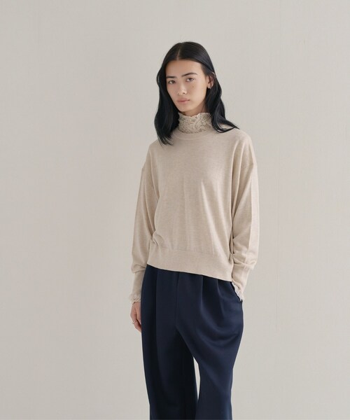 cloenc（クロエンス）の「【WEB限定カラーあり】Relaxy Rich シルクカシミヤ混 クルーニット（ニット/セーター・レディース・ピンク/サックスブルー/ブラウン系8/ライトグレー系8/オリーブ/ワインレッド/ライトイエロー系/ベージュ系その他7/ネイビー・02）」の4枚目の写真
